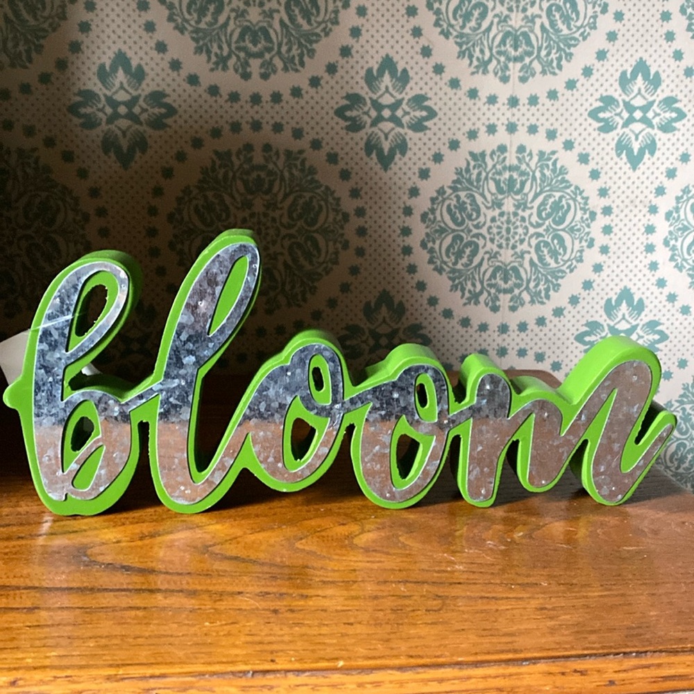 Bloom decor sign
